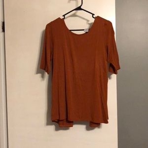 Monroe and main size medium shirt